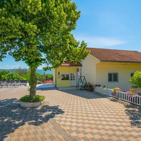 Nada Apartman Zmijavci