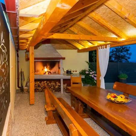 Nada Apartamento Zmijavci
